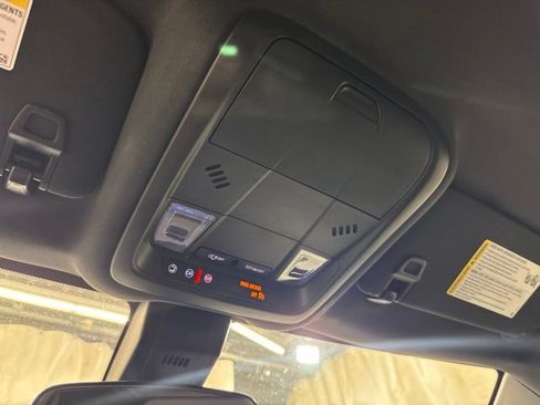 Used 2023 Chevrolet Equinox RS FWD image 31