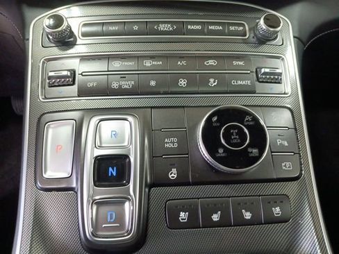 Used 2023 Hyundai Santa Fe Limited image 17