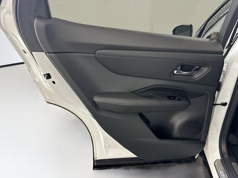 Used 2024 Nissan Ariya AWD image 27