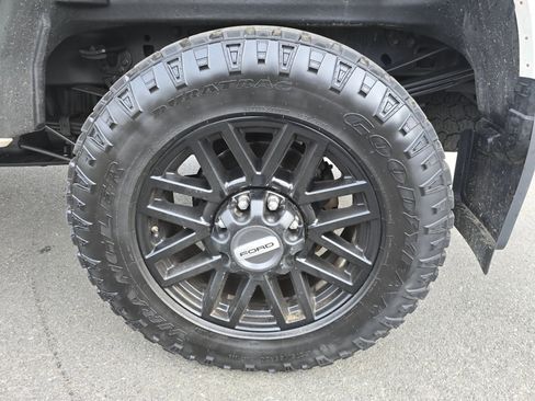 Used 2019 Ford F350 Lariat image 13