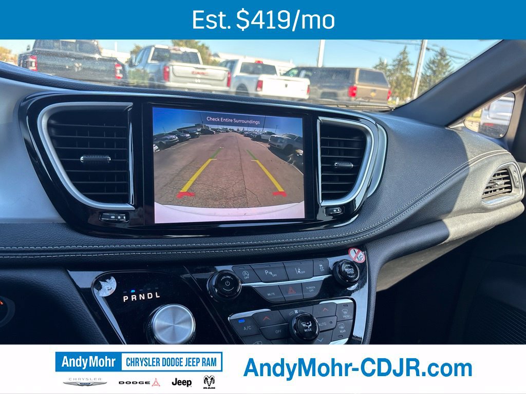 Used 2025 Chrysler Pacifica Limited FWD image 11