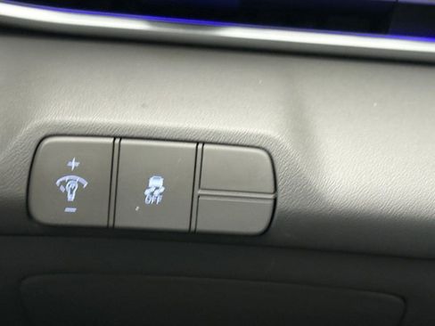 Used 2025 Hyundai Elantra SEL image 13