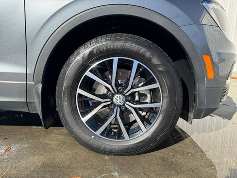 Used 2021 Volkswagen Tiguan SE image 29