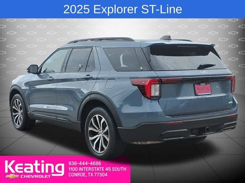 Used 2025 Ford Explorer ST-Line image 2