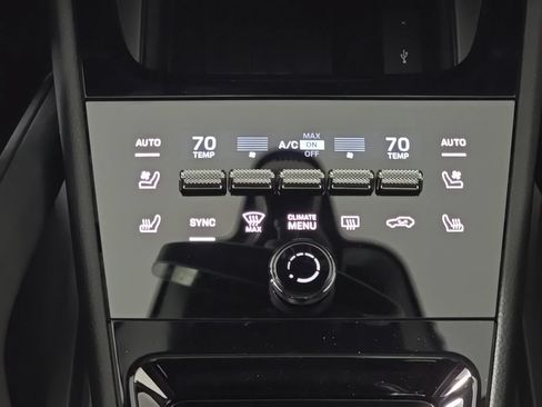 Certified 2025 Porsche Cayenne E-Hybrid Coupe AWD/4WD image 23