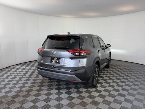 Used 2023 Nissan Rogue SV image 10