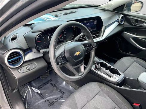 Used 2024 Chevrolet Trax LS w/ Driver Confidence Package FWD image 14