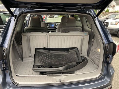 Used 2014 Toyota Highlander XLE AWD/4WD image 17