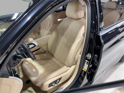 Used 2018 BMW 740i image 19