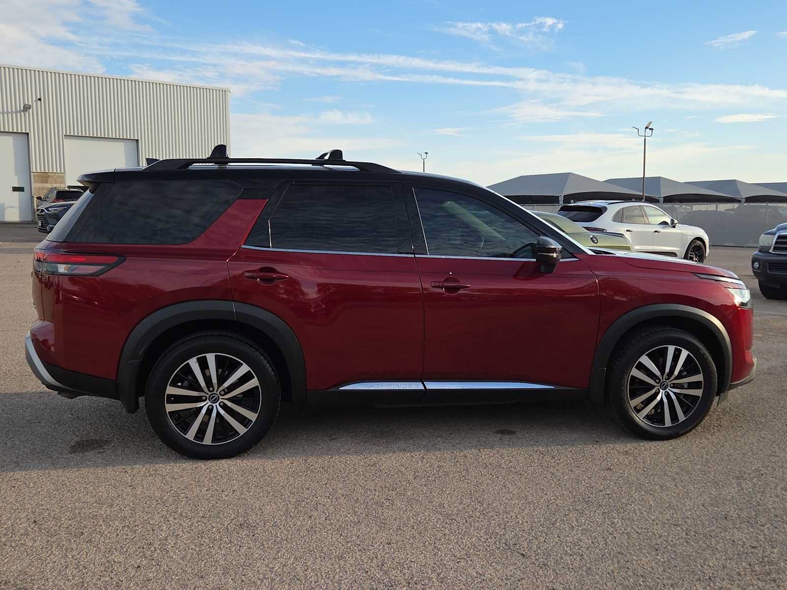 Used 2023 Nissan Pathfinder Platinum w/ Lighting Package (N92) AWD/4WD image 9