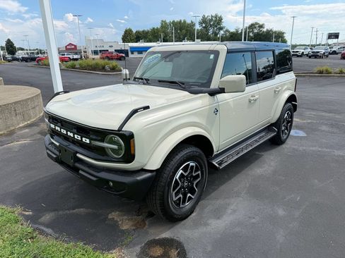 Used 2025 Ford Bronco Outer Banks AWD/4WD image 1