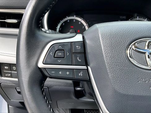 Used 2023 Toyota Highlander XLE image 23