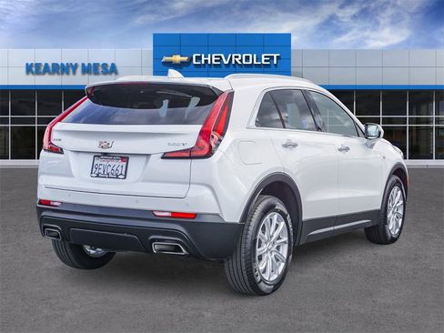 Used 2023 Cadillac XT4 Luxury w/ Cold Weather Package image 6