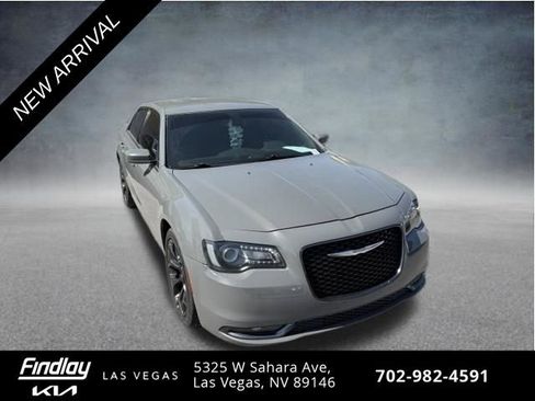 Used 2019 Chrysler 300 S RWD image 7