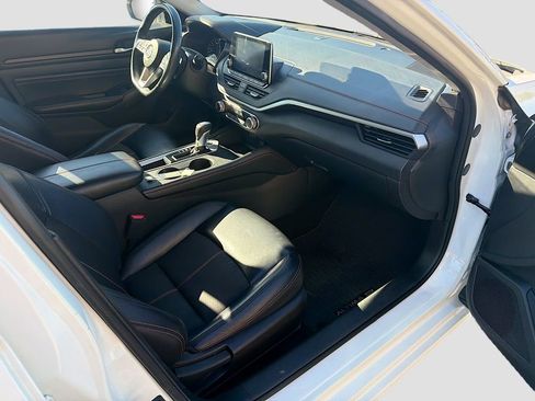 Used 2022 Nissan Altima 2.5 SR FWD image 13