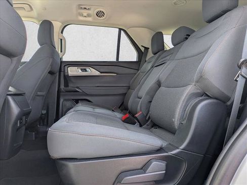 Used 2025 Ford Explorer Active RWD image 19