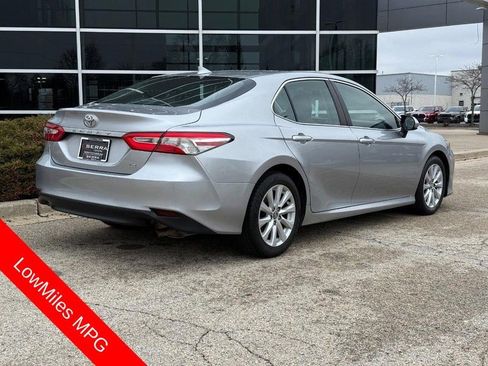 Used 2020 Toyota Camry LE image 3