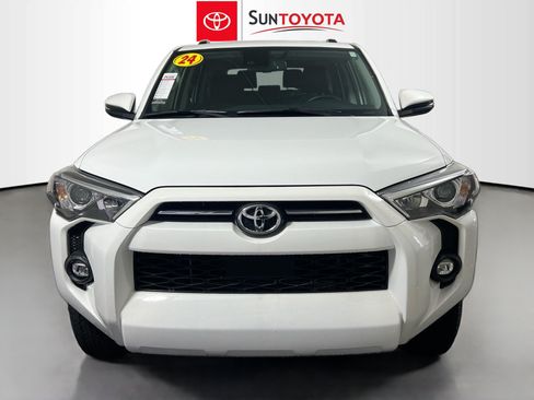 Used 2024 Toyota 4Runner SR5 Premium w/ Moonroof Package RWD image 10