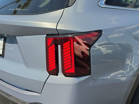 Used 2024 Kia Sorento SX image 19