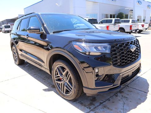 New 2026 Ford Explorer ST-Line w/ ST-Line Street Pack AWD/4WD image 1