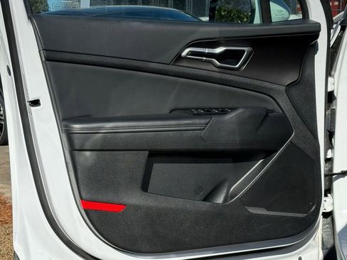 Used 2024 Kia Sportage EX image 11