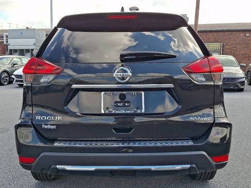 Used 2018 Nissan Rogue SV w/ Premium Package AWD/4WD image 5