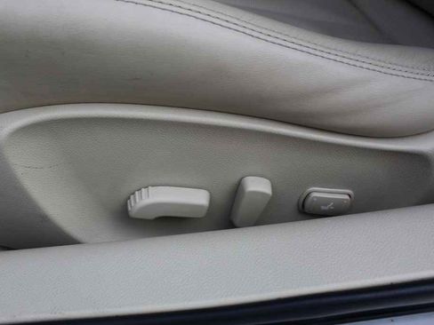 Used 2014 INFINITI Q60 Convertible w/ Premium Package image 27