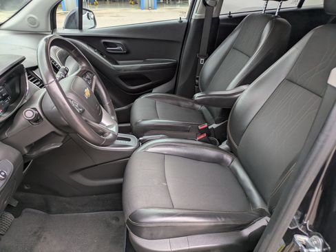 Used 2022 Chevrolet Trax LT w/ Sport Edition image 10