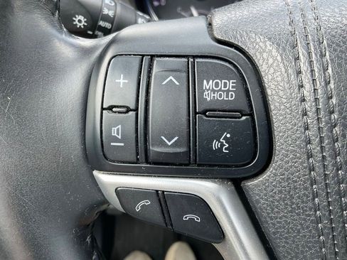 Used 2017 Toyota Highlander Limited AWD/4WD image 12