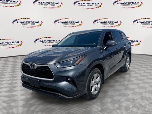 Used 2021 Toyota Highlander LE AWD/4WD image 1