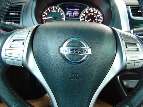 Used 2015 Nissan Altima 2.5 SL FWD image 11