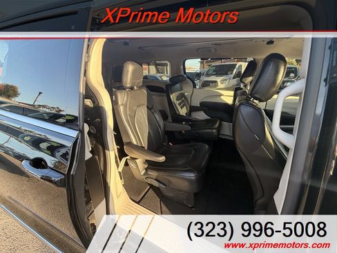 Used 2019 Chrysler Pacifica Touring-L w/ Advanced Safetytec Group FWD image 34