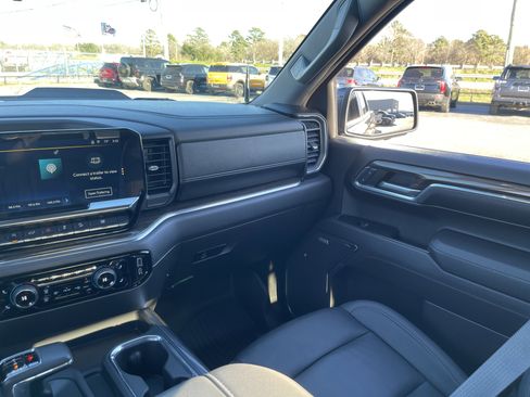 Used 2024 Chevrolet Silverado 1500 LT Trail Boss w/ Convenience Package II image 29