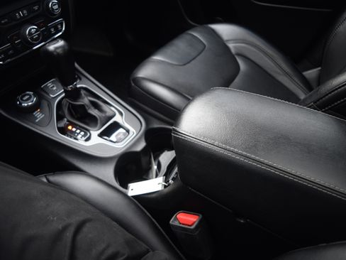 Used 2022 Jeep Cherokee Limited image 14