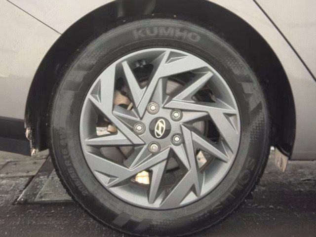 Used 2024 Hyundai Elantra SEL FWD image 21