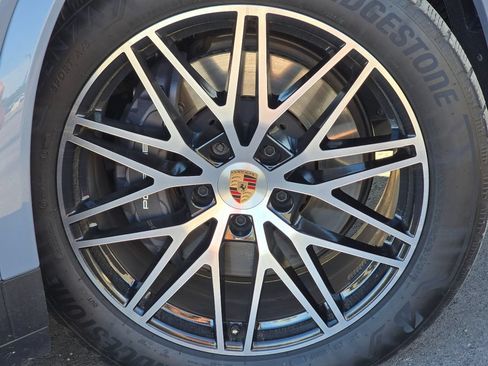 Certified 2026 Porsche Cayenne AWD/4WD image 41