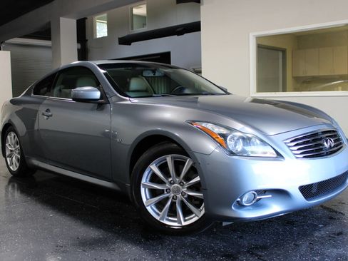 Used 2015 INFINITI Q60 Journey w/ Premium Package RWD image 2