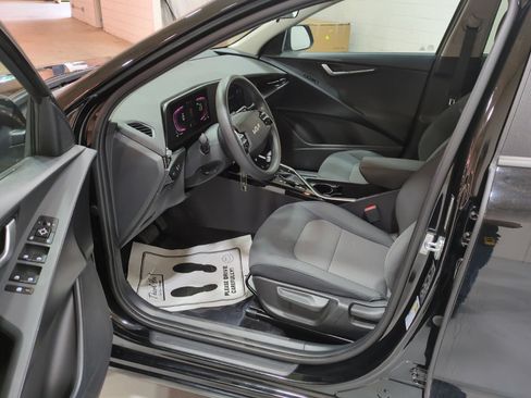 Certified 2024 Kia Niro LX FWD image 15