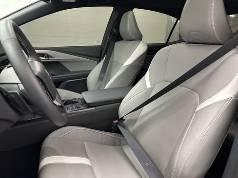 Used 2025 Toyota Camry SE image 14