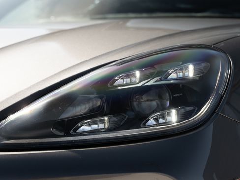 Used 2020 Porsche Cayenne image 39