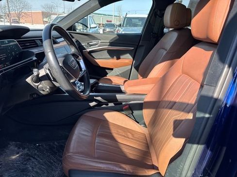 Used 2022 Audi e-tron Premium image 9