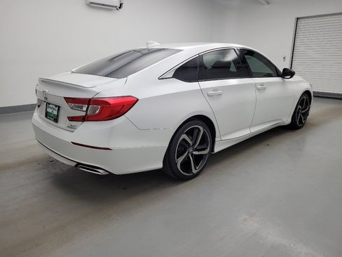 Used 2018 Honda Accord Sport image 10