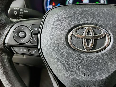 Used 2025 Toyota RAV4 XLE AWD/4WD image 19