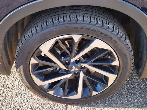 Used 2024 Mitsubishi Outlander SE image 8