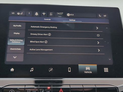 New 2025 Jeep Compass Latitude w/ Sun & Sound Group image 18