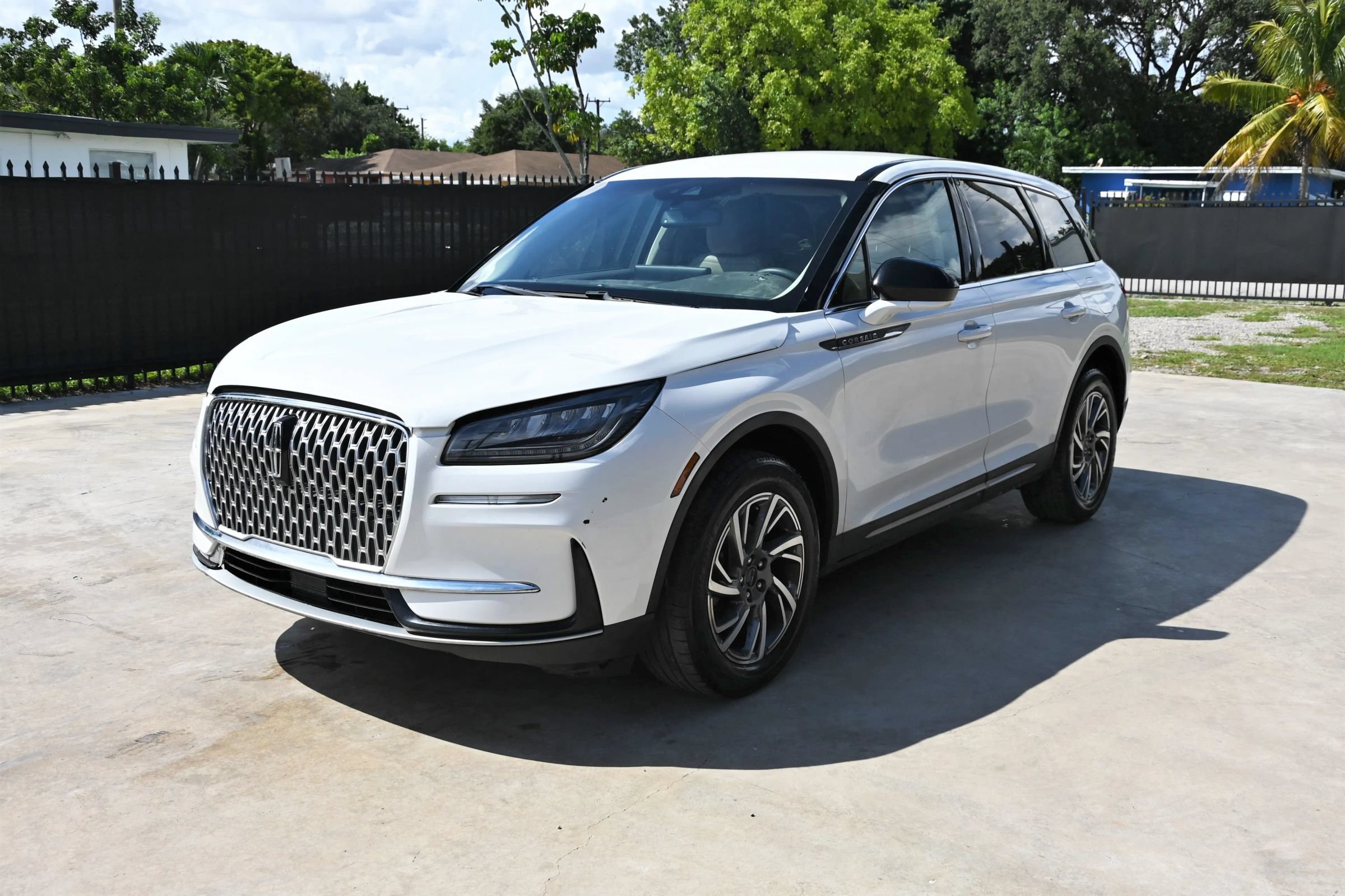 Used 2023 Lincoln Corsair FWD image 2