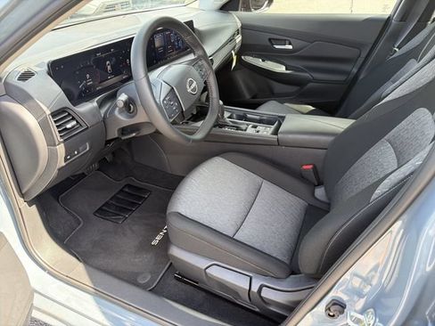 Used 2026 Nissan Sentra SV w/ SV Convenience Package FWD image 11