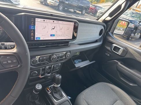 Used 2024 Jeep Wrangler Unlimited w/ Convenience Group image 25