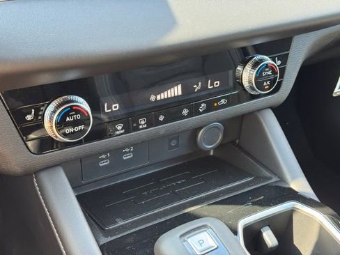 New 2025 Mitsubishi Outlander SE image 29