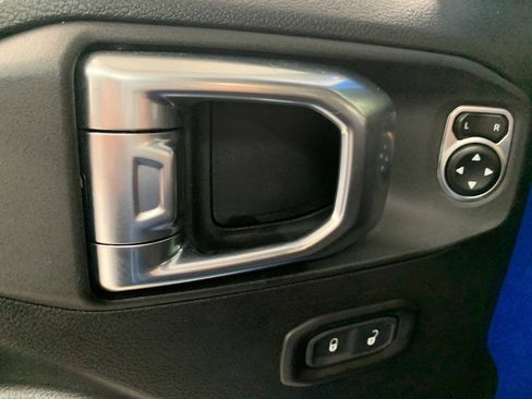 Used 2024 Jeep Wrangler Unlimited Rubicon 4xe w/ Convenience Group AWD/4WD image 15